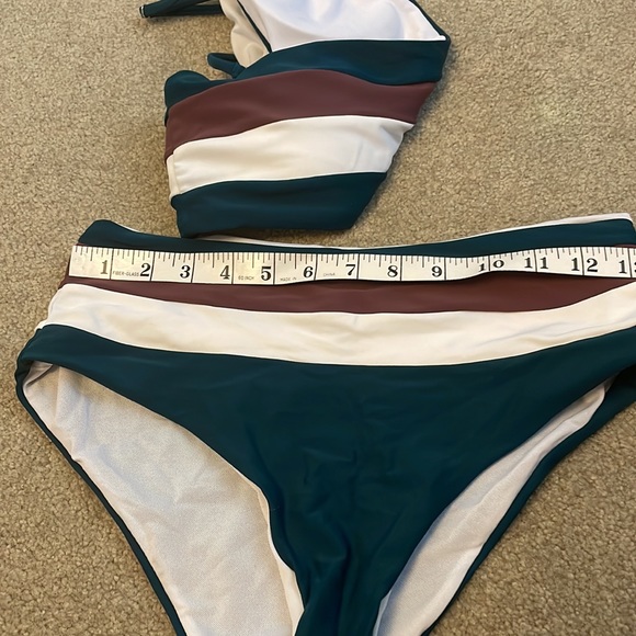 Bikini - Picture 3 of 4